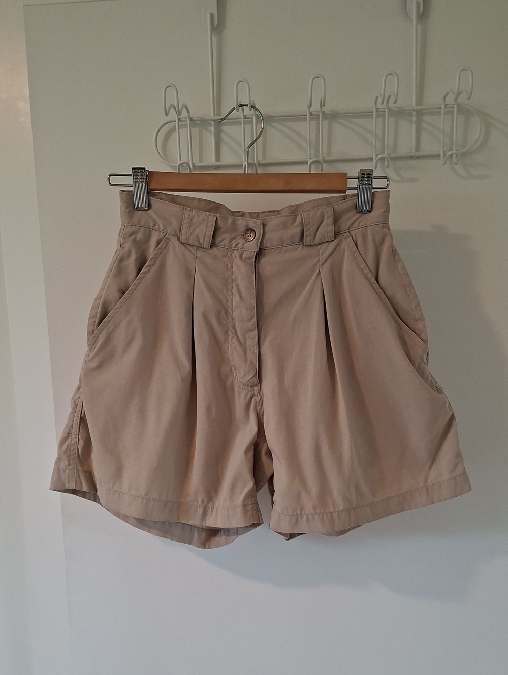 North Face Vintage Khaki Hiking Pleated High-waisted "Mom" Shorts (US 26/XS-S)